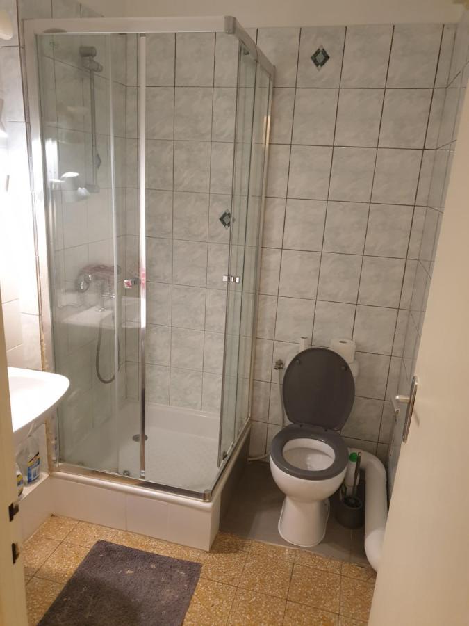 New Cheap Private Room, Kitchen , Overwieuw Sea,Tram On Spot, 12 Minutes From Nice Train Station With Tram , Beach In 17 Min Tram , Chambre Privee Pas Cher, Cuisine Equipee , Tram Sur Place, Apercu Mer, 12 Min De La Gare De Nice Avec Le Tram, 17 Min エクステリア 写真