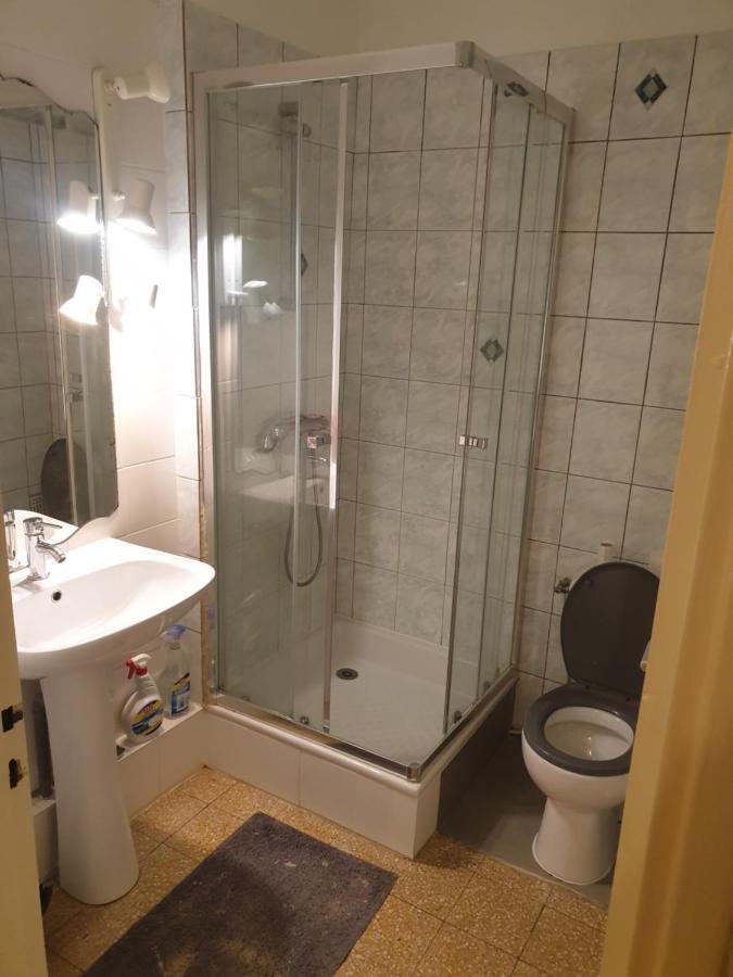 New Cheap Private Room, Kitchen , Overwieuw Sea,Tram On Spot, 12 Minutes From Nice Train Station With Tram , Beach In 17 Min Tram , Chambre Privee Pas Cher, Cuisine Equipee , Tram Sur Place, Apercu Mer, 12 Min De La Gare De Nice Avec Le Tram, 17 Min エクステリア 写真