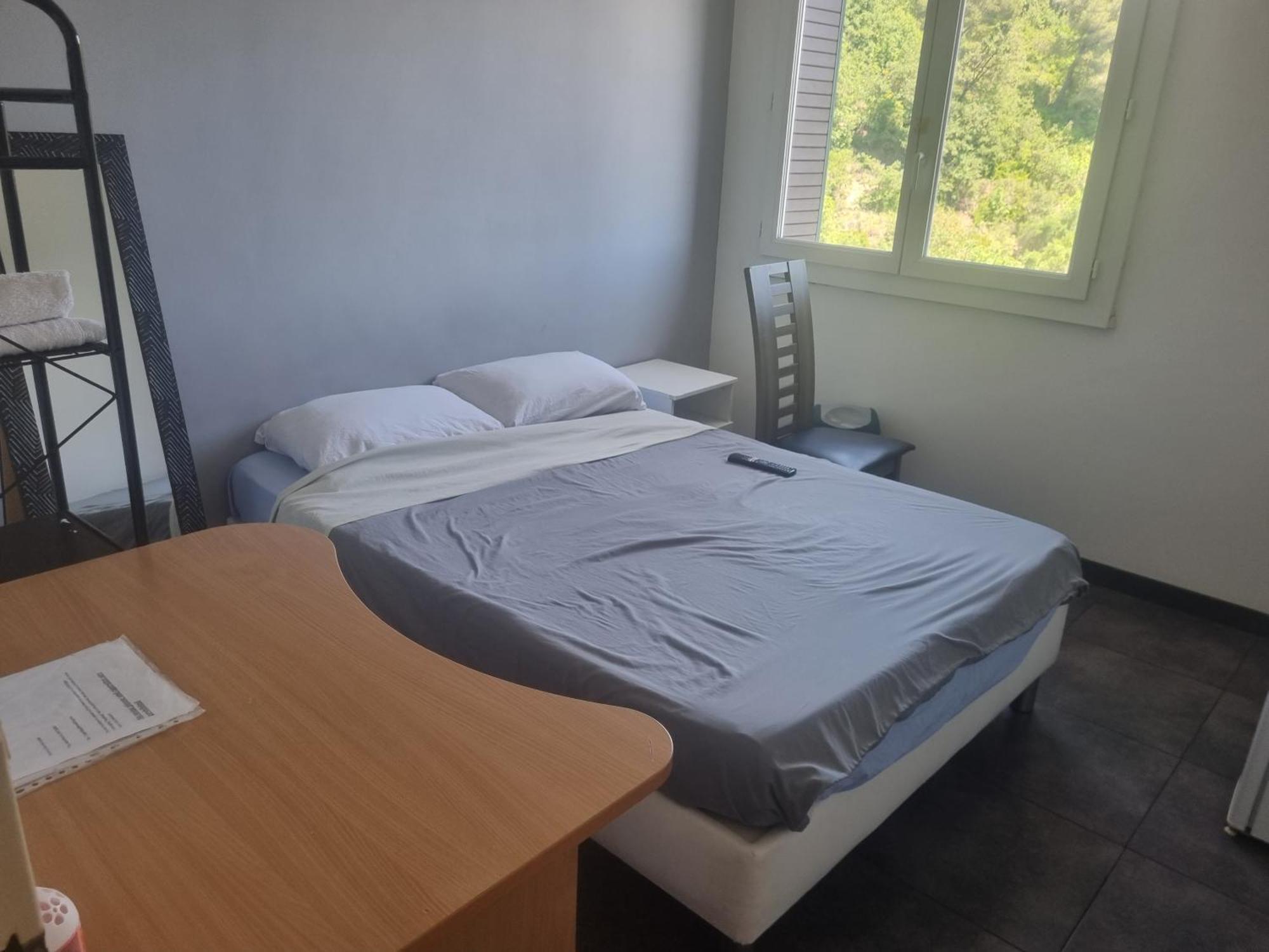 New Cheap Private Room, Kitchen , Overwieuw Sea,Tram On Spot, 12 Minutes From Nice Train Station With Tram , Beach In 17 Min Tram , Chambre Privee Pas Cher, Cuisine Equipee , Tram Sur Place, Apercu Mer, 12 Min De La Gare De Nice Avec Le Tram, 17 Min 部屋 写真