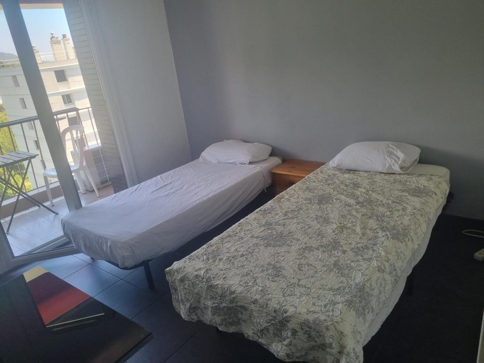New Cheap Private Room, Kitchen , Overwieuw Sea,Tram On Spot, 12 Minutes From Nice Train Station With Tram , Beach In 17 Min Tram , Chambre Privee Pas Cher, Cuisine Equipee , Tram Sur Place, Apercu Mer, 12 Min De La Gare De Nice Avec Le Tram, 17 Min 部屋 写真