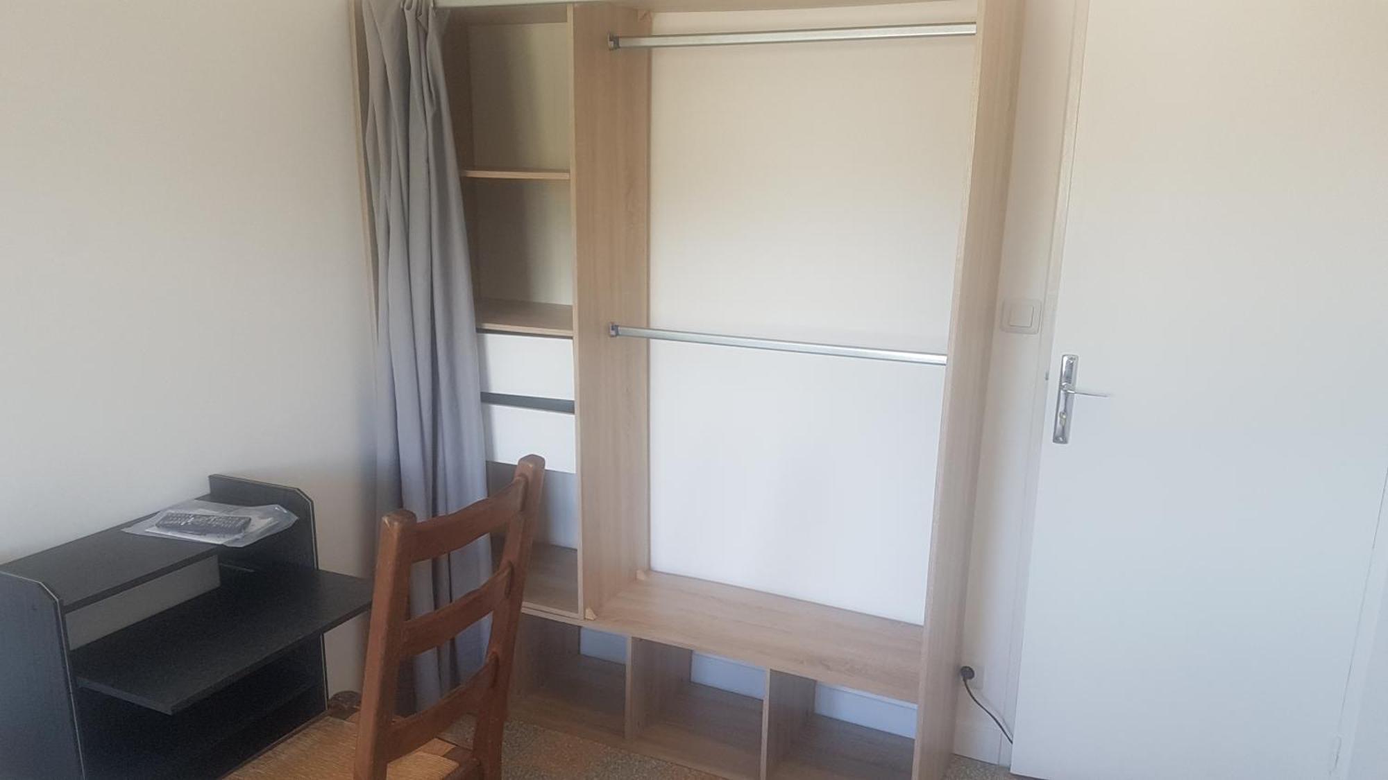 New Cheap Private Room, Kitchen , Overwieuw Sea,Tram On Spot, 12 Minutes From Nice Train Station With Tram , Beach In 17 Min Tram , Chambre Privee Pas Cher, Cuisine Equipee , Tram Sur Place, Apercu Mer, 12 Min De La Gare De Nice Avec Le Tram, 17 Min 部屋 写真